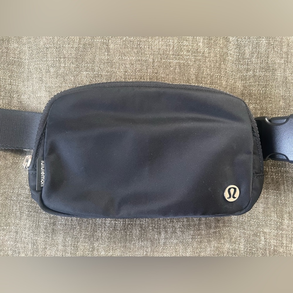 Lululemon Everywhere Belt Bag 1L Metal Hardware. Color Black.